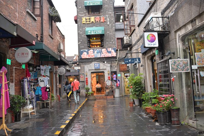 Private Shanghai City Highlight and Hidden Gems with Culinary Experience - Dim sum lunch and soup dumplings: planning your energy for the whole day