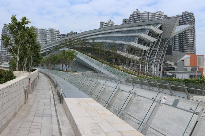 Private tour - Hong Kong's major sites and history - Central to the Peak: the day starts with purpose (not just photos)