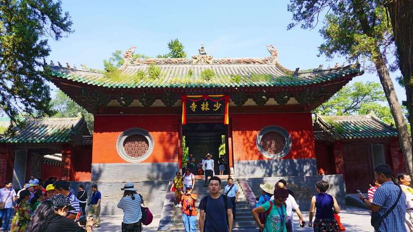 Private Tour: Longmen Grottoes, Shaolin Temple & Kungfu Show - Longmen Grottoes: UNESCO caves, electronic bus, and the big Vairocana moment
