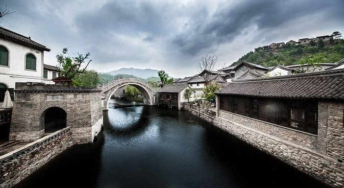 Private Tour to Gubei Water Town and Simatai Great Wall with Cable Car and Lunch - Getting Out of Beijing: Pickup, Drive, and Wall Stories En Route