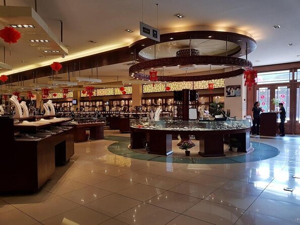 Private Tour to Pearl Market Acrobatic Show & Peking Duck Dinner - Key Things I’d Watch For