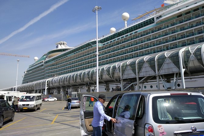 Private Transfer: Hotel to Shanghai Wusongkou Cruise Terminal (Baoshan Port) - The Car: Comfort and a Few Familiar Brands