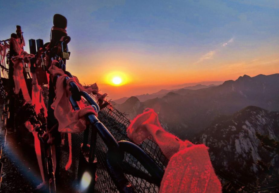 Private Xian Mt. Huashan Adventure Tour: Explore in Your Own - Chasing Sunset on the Summits: When the Views Become the Point