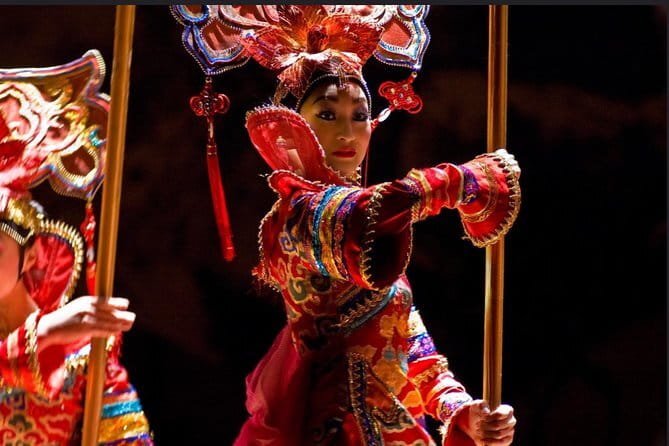 Red Theater Beijing Acrobatic Show Tickets Discount - The best moments: costumes, musicians, and the fun factor