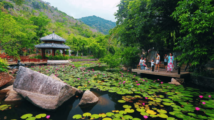 Sanya: Yalong Bay Tropical Forest Ticket and Tour Car - Getting There and Moving Around: Using the Sightseeing Car Service