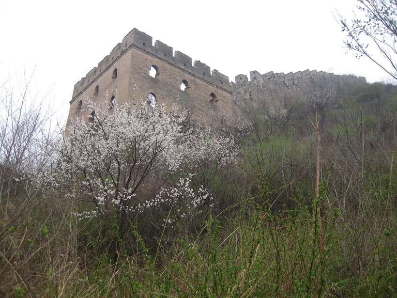 Self-guided challenging hiking from Jinshanling to Gubeikou - Back on the Wall at 24-Eye: the Gubeikou transition and the Tiger Hill view
