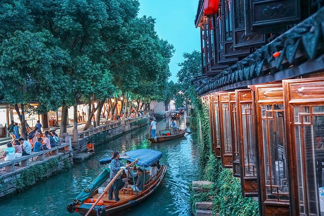 Shanghai Bus Tour:Yu Garden,Chenghuang,Zhujiajiao Water Town,Bund - The return via Huangpu and keeping momentum