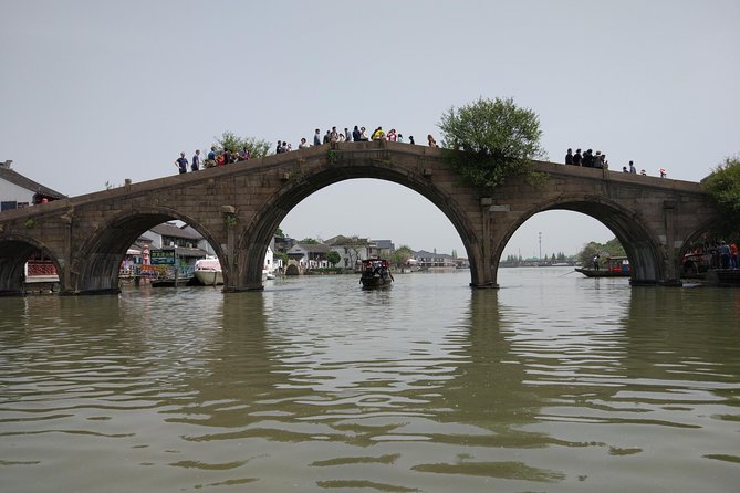 Shanghai Bus Tour:Yu Garden,Chenghuang,Zhujiajiao Water Town,Bund - Starting at Yuyuan Garden Metro (9:30 AM) and how the group works