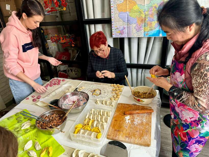 Shanghai-Cooking Dumpling & Meal in Local Family-w/Vegan - Getting Started at 兴亚广场商务楼: What Your First Minutes Look Like