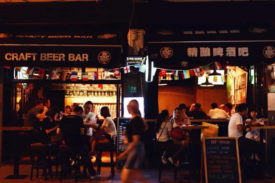 Shanghai: Craft Beer Tasting in Former French Concession - First pour at The Brewer in Xintiandi: wheat, pale ale, stout