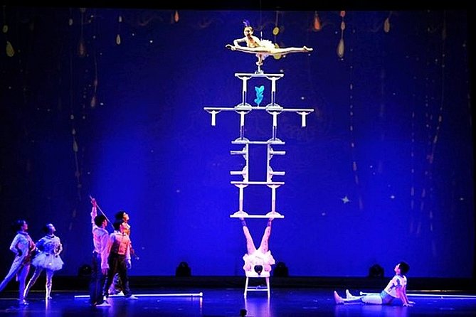 Shanghai Dinner and Acrobatics Show - The Guide Factor: English Support Makes The Night Smoother