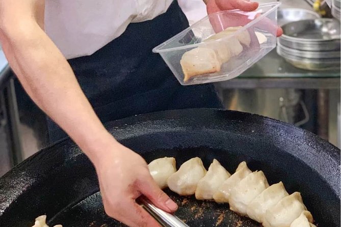 Shanghai Evening Food Tour/Shanghai tour gastronomico nocturno - What You’ll Actually Eat: Snacks, Noodles, and Spicy Hotpot Moments