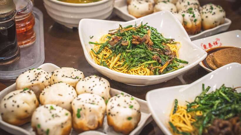 Shanghai: Evening Walking Food Tour - Key Highlights You’ll Care About