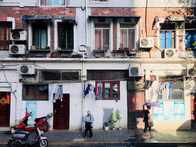 Shanghai Highlights Walking Tour With A Real Local-Tip Based - Old Town and Yuyuan Bazaar: from a garden to the street-life maze
