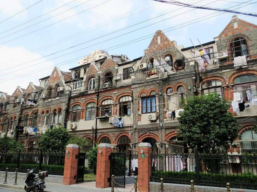 Shanghai: Jewish Ghetto and Shanghai Bund Private Tour - Inside the Ohel Moishe Synagogue Museum: What the Evidence Shows