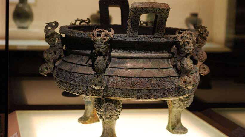 Shanghai: Private Tour of the Shanghai Museum - A strong plan for Shanghai Museum’s biggest collections