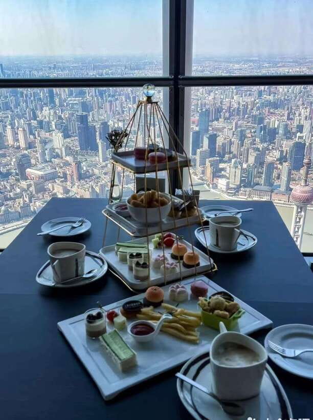Shanghai Tower: Lunch or Dinner on the 119th Floor - Getting There, Seating, and Weekend Lines: How Not to Lose Time