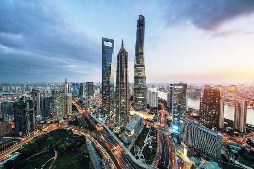 Shanghai Tower: Observation Deck Admission Ticket - Going higher: the 125th/126th floors and musical light show