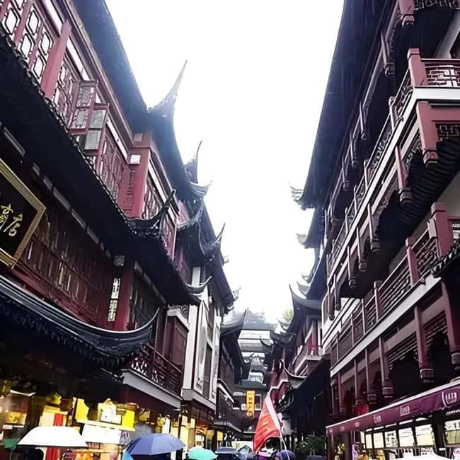 Shanghai Urban Sightseeing & Zhujiajiao Water Town Bus Tour - City God Temple Stop: A Quick Layer of Shanghai Tradition