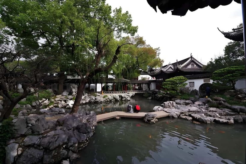 Shanghai: Yu Garden Ticket+Lantern Festival Entry combo - What the park feels like at festival peak hours