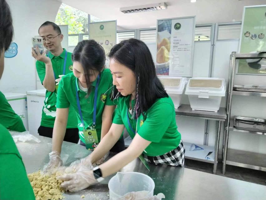 Sichuan: Big Panda Volunteer Day tour - Meeting the Conservation Team and Your Translator/Guide