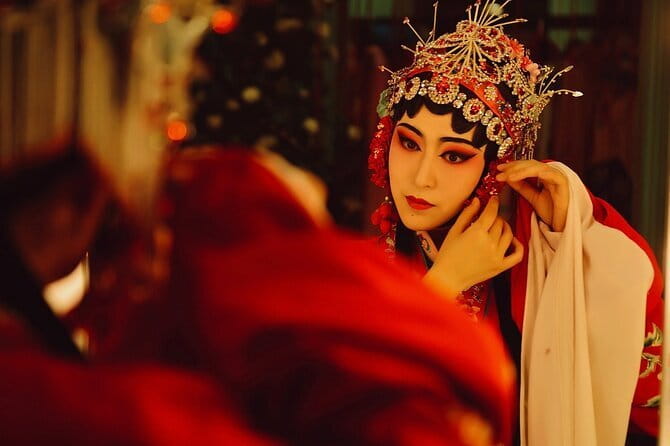 Sichuan Opera with face-changing at Sichuan opera theater - Sichuan Opera at Meihua Opera House: what you’re actually signing up for