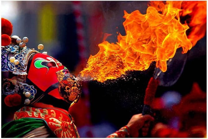 Sichuan Opera with face-changing at Sichuan opera theater - VIP seat upgrades: when paying extra makes sense