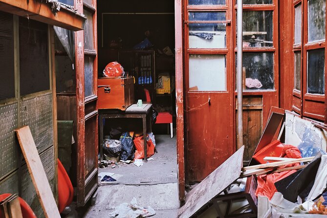 Small-Group Shanghai's Old City Walking Exploration - Laoximen snack stop: a small meal that teaches you local Shanghai