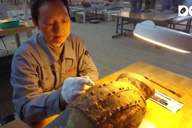 Terracotta Warriors, City Wall and Muslim Food Street - Terracotta Warriors Museum: three pits and the 6,000-figure moment
