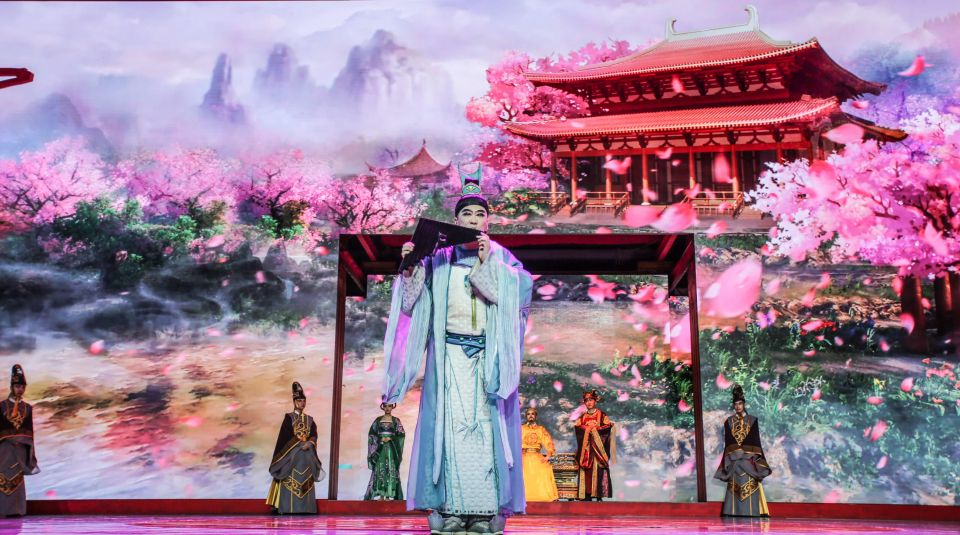 Top 3 Xian Sites to Terracotta Army & Dinner Show w/ Options - The private guide effect: how a good English guide changes everything