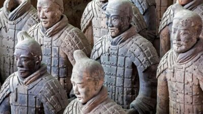 Xian: Bus Tour of Terracotta Warriors With Guide & Lunch - The 30-minute production stop: useful context, quick pace