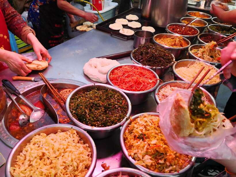 Xi'an: City Wall & Old Town Walking Tour w/ 10+ Food Tasting - Night Food in Old Xi’an: How the Backstreet Tasting Really Works