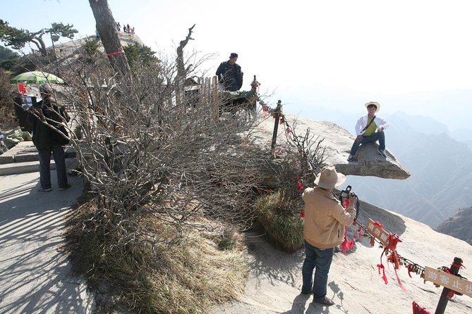 Xian Day Trip to Mt. Huashan with Round-trip Cable Car - West Peak to Middle Peak: The First Walking Stretch (About 1 Hour)