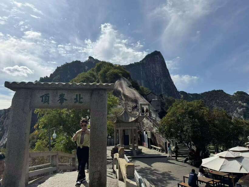 Xi'an: Hua Shan Mountain Private day Tour - Cable car vs hiking: picking the right effort for cliff views