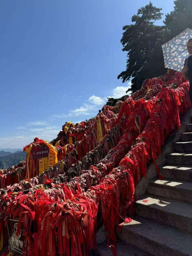 Xi'an: Hua Shan Mountain Private day Tour - Guided route benefits: what an English-speaking guide adds