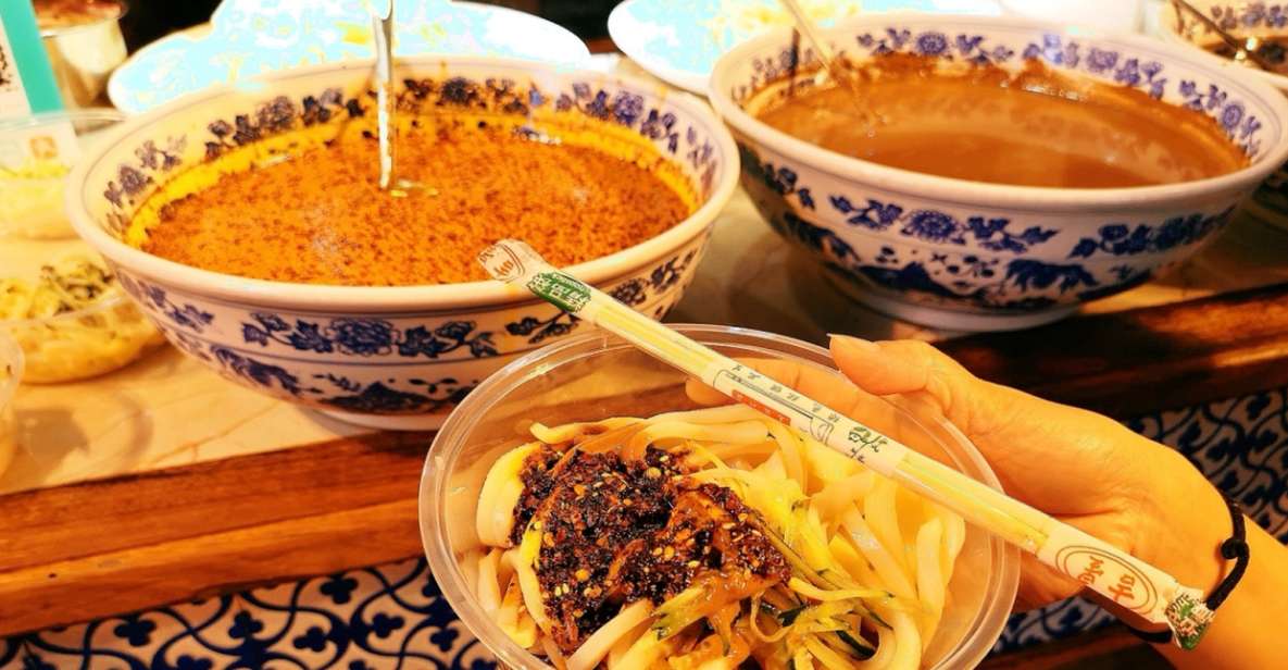 Xi'an Muslim Quarter Night Market Foodie Walking Tour - The guide’s job: what you gain beyond just directions