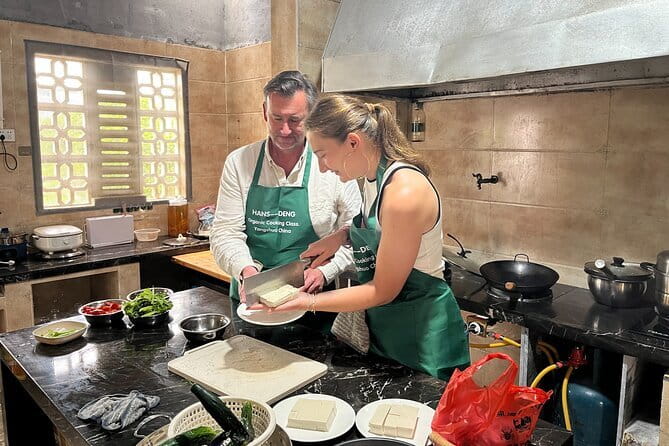 Yangshuo Cooking Class with Market Trip - Meeting Hans in Yangshuo: Where the food day begins