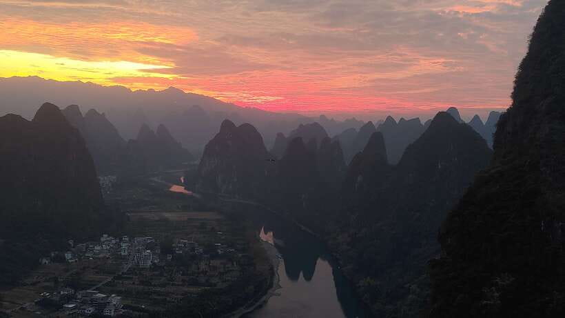Yangshuo/Guilin: Full- or Half-Day Xianggong Hill Sunrise - Climbing for the bird’s-eye view over the Lijiang River