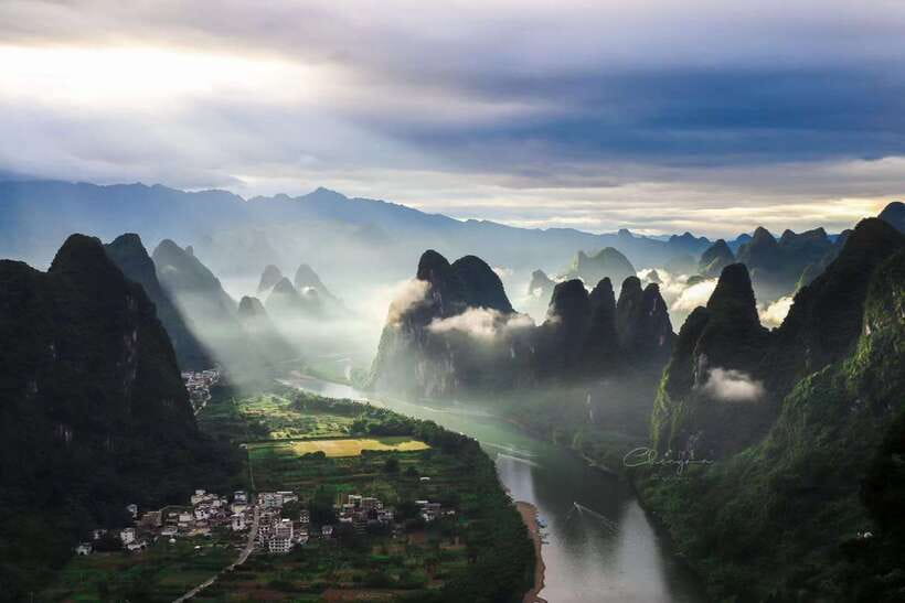 Yangshuo/Guilin: Full- or Half-Day Xianggong Hill Sunrise - Optional bamboo boat ride: a calmer way to see the same scenery