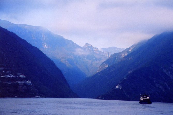 Yangtze River Cruise from Chongqing to Yichang Downstream in 4 Days 3 Nights - Why this Chongqing to Yichang Yangtze Cruise feels like good value