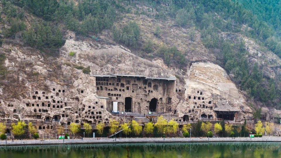 Zhengzhou: Private Tour to Shaolin Temple & Longmen Grottoes - Longmen Grottoes: Buddhist stone art from 316 to 907