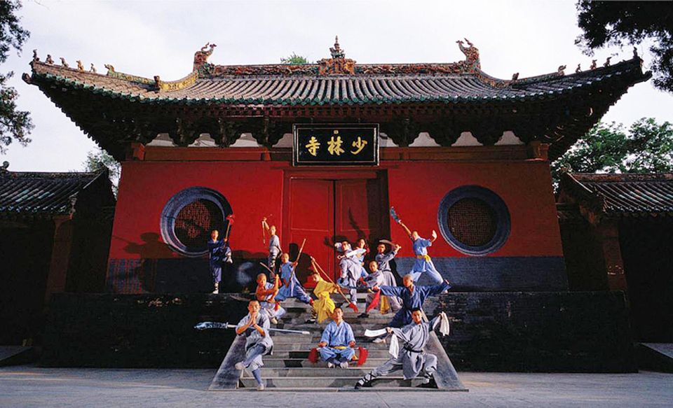 Zhengzhou: Private Tour to Shaolin Temple & Longmen Grottoes - English guide quality: the real difference maker