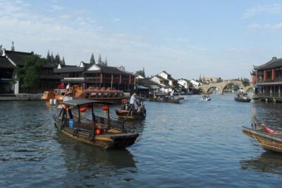 Zhujiajiao Water Town Tour from Shanghai with Boat Ride Option - Private pickup and air-conditioned comfort (and why it matters)