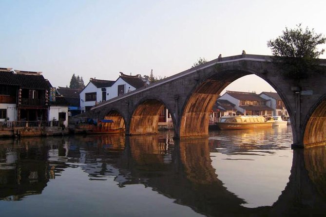 Zhujiajiao Water Village & Seven Treasure Town Day Tour from Shanghai - What to look for inside Qibao so you don’t miss the point